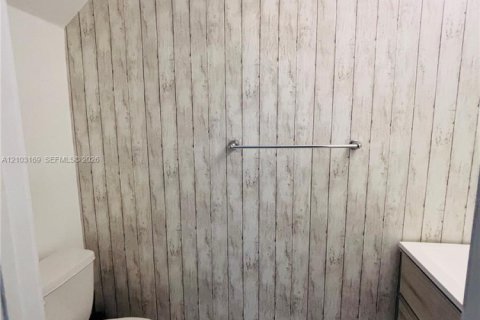 Touwnhouse à louer à Miami, Floride: 3 chambres, 139.35 m2 № 2407840 - photo 12