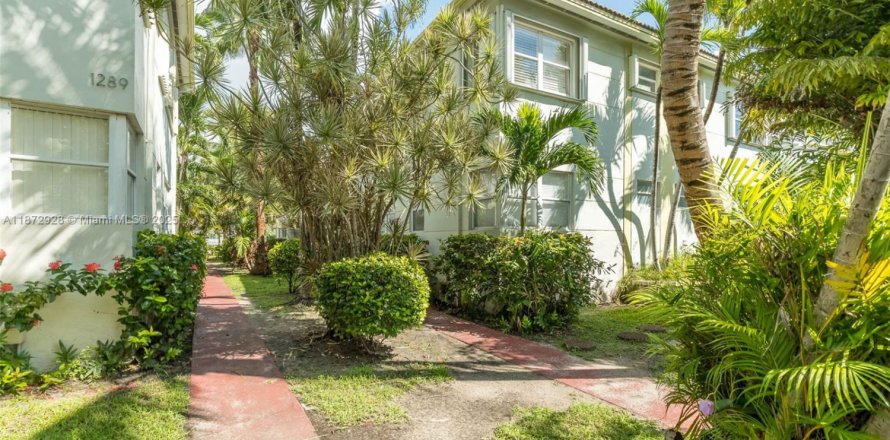 Condominio en Miami Beach, Florida, 3 dormitorios № 1980596