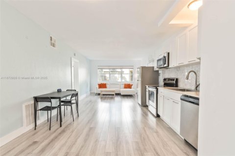 Condominio en venta en Miami Beach, Florida, 3 dormitorios, 91.97 m2 № 1980596 - foto 2