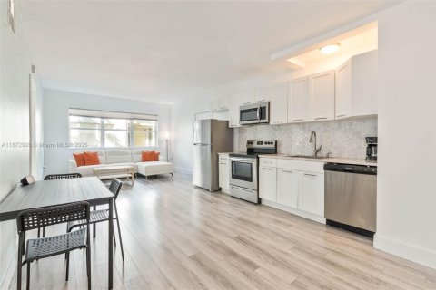 Condominio en venta en Miami Beach, Florida, 3 dormitorios, 91.97 m2 № 1980596 - foto 3