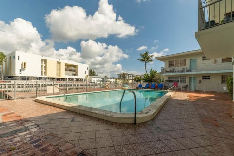 Condominio en venta en Miami Beach, Florida, 3 dormitorios, 91.97 m2 № 1980596 - foto 18