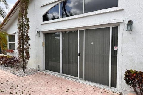 Villa ou maison à louer à Margate, Floride: 2 chambres, 137.31 m2 № 1210439 - photo 1