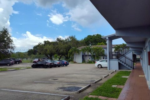 Apartment in Miami Springs, Florida 1 bedroom, 55.74 sq.m. № 2040538 - photo 7