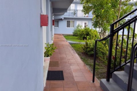 Apartment in Miami Springs, Florida 1 bedroom, 55.74 sq.m. № 2040538