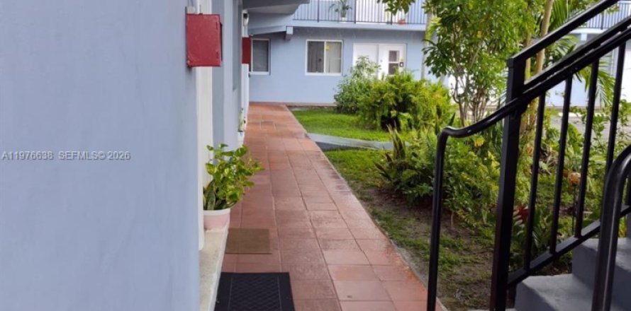 Apartment in Miami Springs, Florida 1 bedroom, 55.74 sq.m. № 2040538