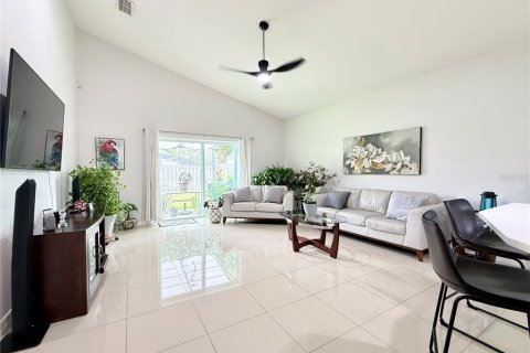 House in Lake Mary, Florida 4 bedrooms, 265.98 sq.m. № 2280629 - photo 6