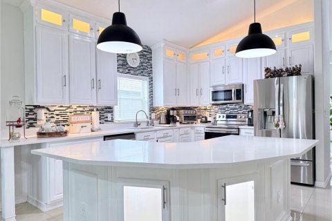 House in Lake Mary, Florida 4 bedrooms, 265.98 sq.m. № 2280629 - photo 5