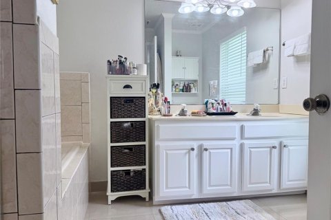 House in Lake Mary, Florida 4 bedrooms, 265.98 sq.m. № 2280629 - photo 9