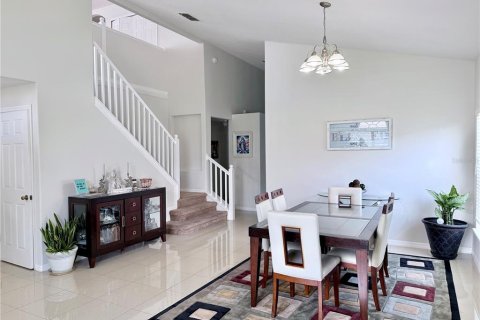 House in Lake Mary, Florida 4 bedrooms, 265.98 sq.m. № 2280629 - photo 3