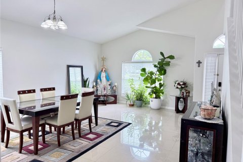 House in Lake Mary, Florida 4 bedrooms, 265.98 sq.m. № 2280629 - photo 4