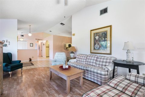 Condo in Punta Gorda, Florida, 2 bedrooms № 2098516 - photo 5