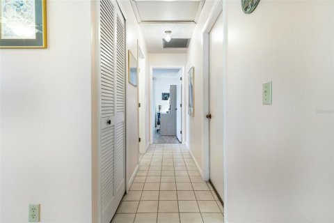 Condo in Punta Gorda, Florida, 2 bedrooms № 2098516 - photo 25