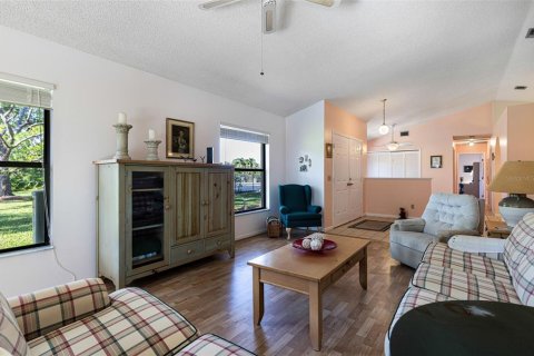 Condo in Punta Gorda, Florida, 2 bedrooms № 2098516 - photo 4