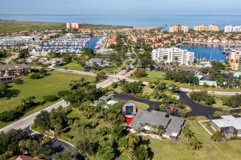 Condo in Punta Gorda, Florida, 2 bedrooms № 2098516 - photo 2