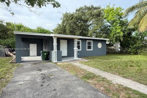 Casa en venta en Fort Lauderdale, Florida, 5 dormitorios, 123.47 m2 № 1881918 - foto 1