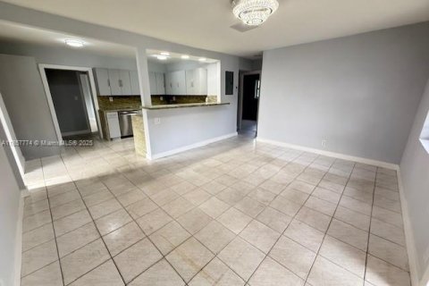 Casa en venta en Fort Lauderdale, Florida, 5 dormitorios, 123.47 m2 № 1881918 - foto 5