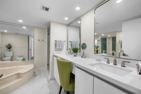 Condominio en venta en Miami, Florida, 2 dormitorios, 135.27 m2 № 2006696 - foto 16