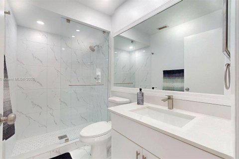 Снять в аренду таунхаус в Майами, Флорида 3 спальни, 123.56м2, № 1897814 - фото 6