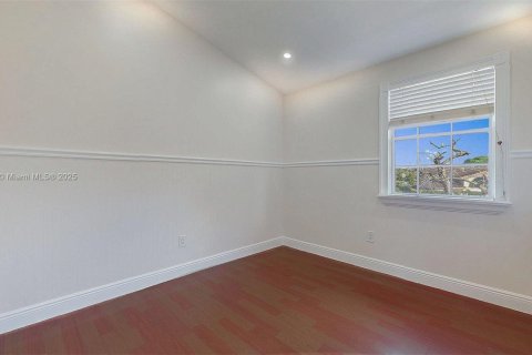 Снять в аренду таунхаус в Майами, Флорида 3 спальни, 123.56м2, № 1897814 - фото 9