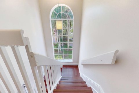 Снять в аренду таунхаус в Майами, Флорида 3 спальни, 123.56м2, № 1897814 - фото 23