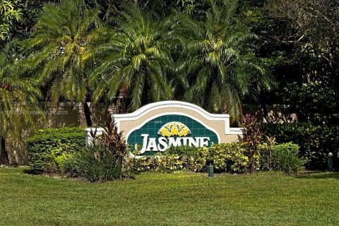 Снять в аренду таунхаус в Майами, Флорида 3 спальни, 123.56м2, № 1897814 - фото 2