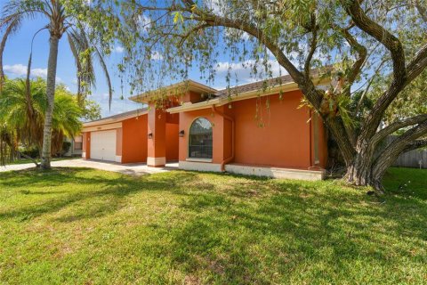 House in Tampa, Florida 4 bedrooms, 196.95 sq.m. № 1754818 - photo 2