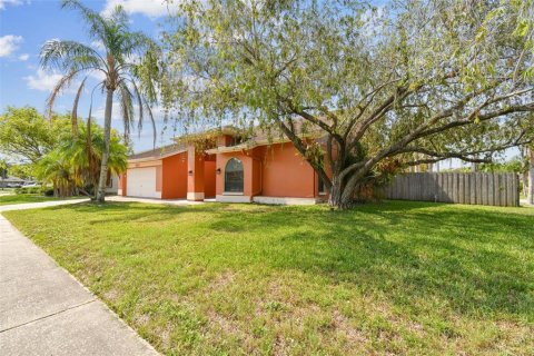 House in Tampa, Florida 4 bedrooms, 196.95 sq.m. № 1754818 - photo 3