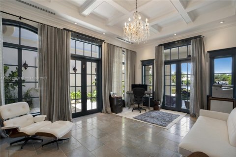 House in Coral Gables, Florida 8 bedrooms, 776.66 sq.m. № 1741323 - photo 6
