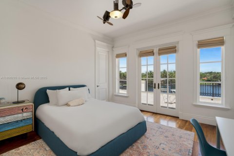 House in Coral Gables, Florida 8 bedrooms, 776.66 sq.m. № 1741323 - photo 17