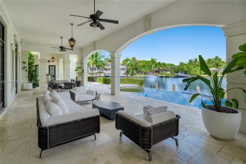 House in Coral Gables, Florida 8 bedrooms, 776.66 sq.m. № 1741323 - photo 14