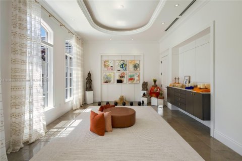 House in Coral Gables, Florida 8 bedrooms, 776.66 sq.m. № 1741323 - photo 5