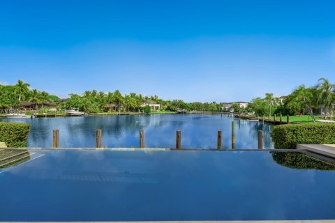 House in Coral Gables, Florida 8 bedrooms, 776.66 sq.m. № 1741323 - photo 20