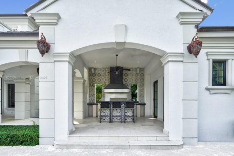 House in Coral Gables, Florida 8 bedrooms, 776.66 sq.m. № 1741323 - photo 28