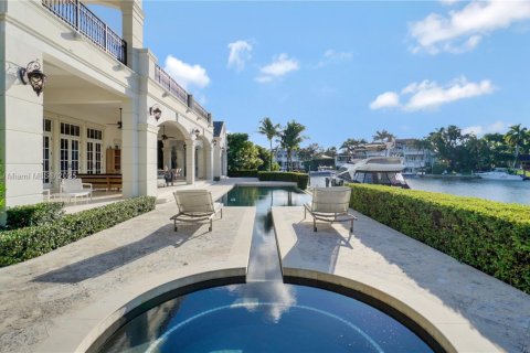 House in Coral Gables, Florida 8 bedrooms, 776.66 sq.m. № 1741323 - photo 25