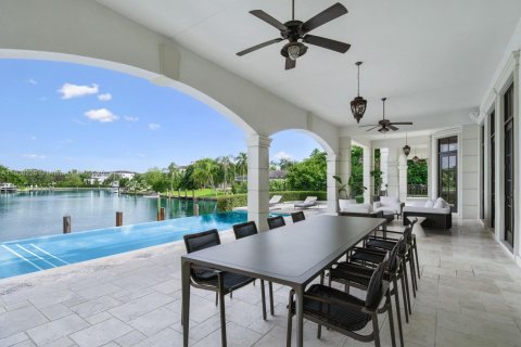 House in Coral Gables, Florida 8 bedrooms, 776.66 sq.m. № 1741323 - photo 27