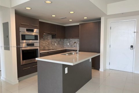 Снять в аренду кондоминиум в Дорал, Флорида 2 спальни, 104.98м2, № 1946357 - фото 5