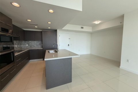 Снять в аренду кондоминиум в Дорал, Флорида 2 спальни, 104.98м2, № 1946357 - фото 4