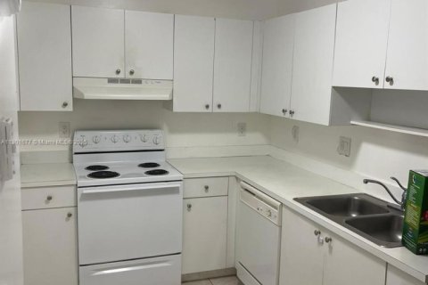 Condo in Miami, Florida, 2 bedrooms  № 1953218 - photo 25