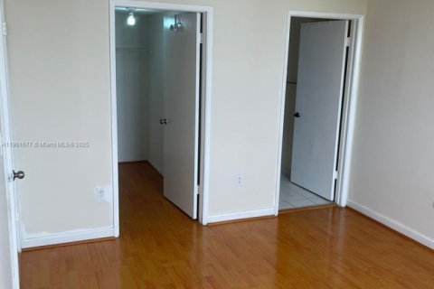 Condo in Miami, Florida, 2 bedrooms  № 1953218 - photo 9