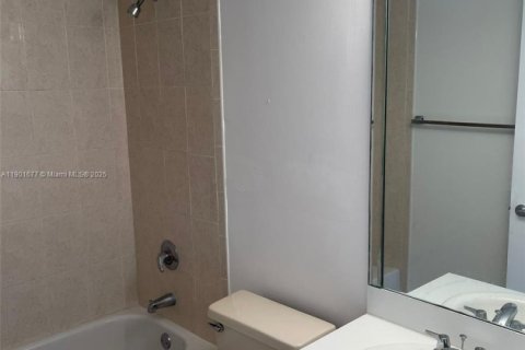 Condo in Miami, Florida, 2 bedrooms  № 1953218 - photo 21