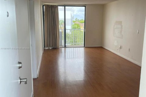 Condo in Miami, Florida, 2 bedrooms  № 1953218 - photo 6