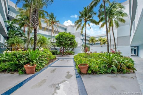 Condo in Miami, Florida, 2 bedrooms  № 1953218 - photo 3