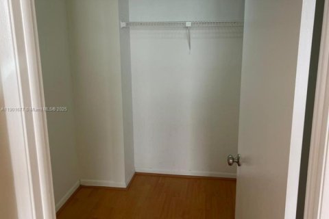 Condo in Miami, Florida, 2 bedrooms  № 1953218 - photo 13