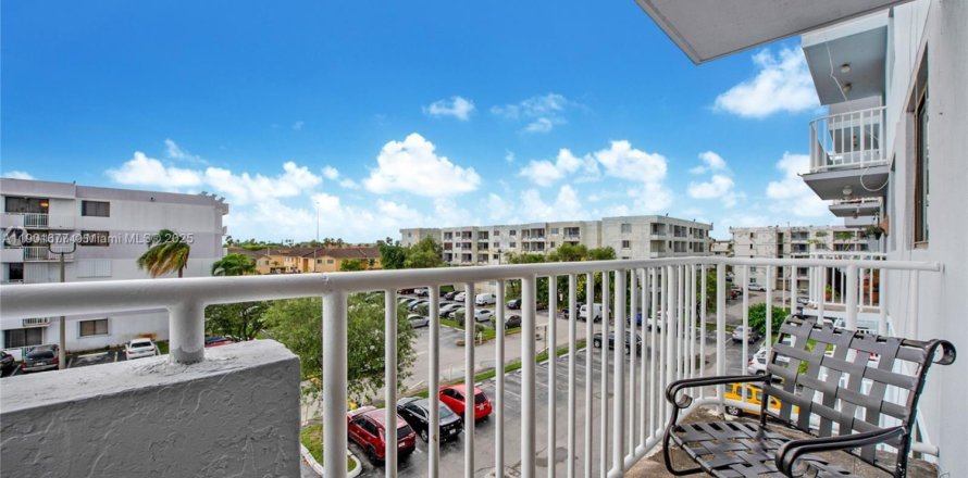 Condo in Miami, Florida, 2 bedrooms  № 1953218