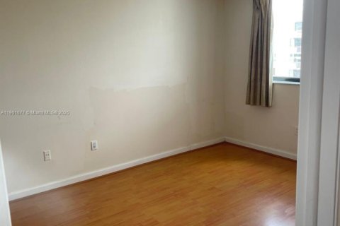 Condo in Miami, Florida, 2 bedrooms  № 1953218 - photo 10