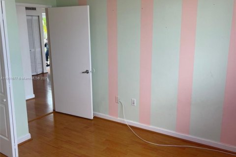 Condo in Miami, Florida, 2 bedrooms  № 1953218 - photo 18
