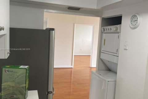 Condo in Miami, Florida, 2 bedrooms  № 1953218 - photo 24