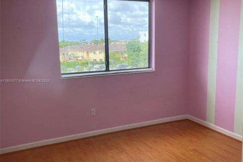 Condo in Miami, Florida, 2 bedrooms  № 1953218 - photo 16