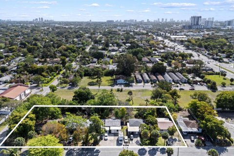 Commercial property in Fort Lauderdale, Florida 559.64 sq.m. № 2146627 - photo 2
