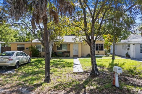 Commercial property in Fort Lauderdale, Florida 559.64 sq.m. № 2146627 - photo 16
